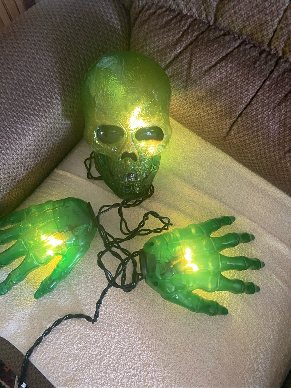 Vtg Halloween Series Lighted Skull & Hands 3 Piece Clear Green Plastic